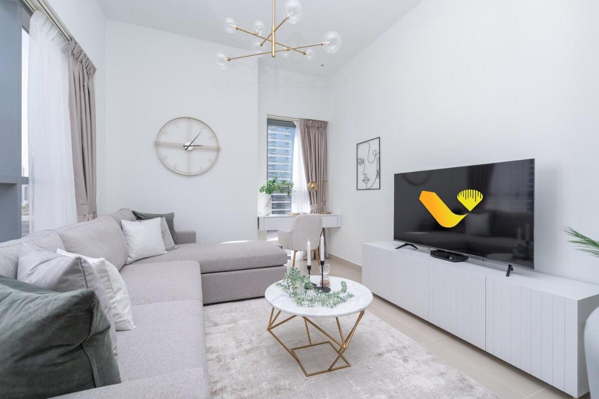 Vogue Vacation Homes, Downtown Bellevue Towers near Burj Khalifa and Dubai Mall, One Bedroom Apartment with City View, Full Access to all Amenities - 2