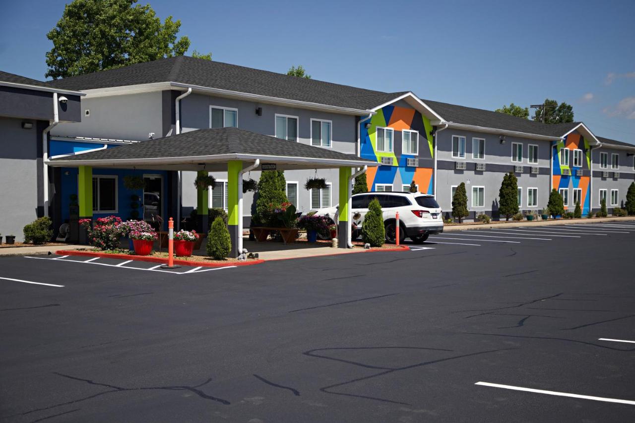 Express Inn Parsons — photo 1