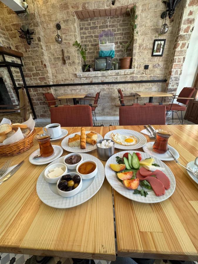 Neva Corner Hotel - 4