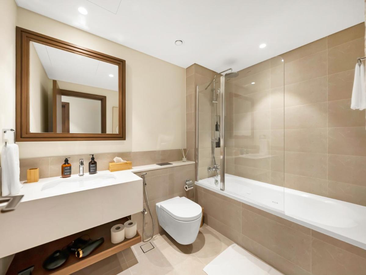 Chic 1 Bedroom with Palm Views in Palace Beach Residence - 3