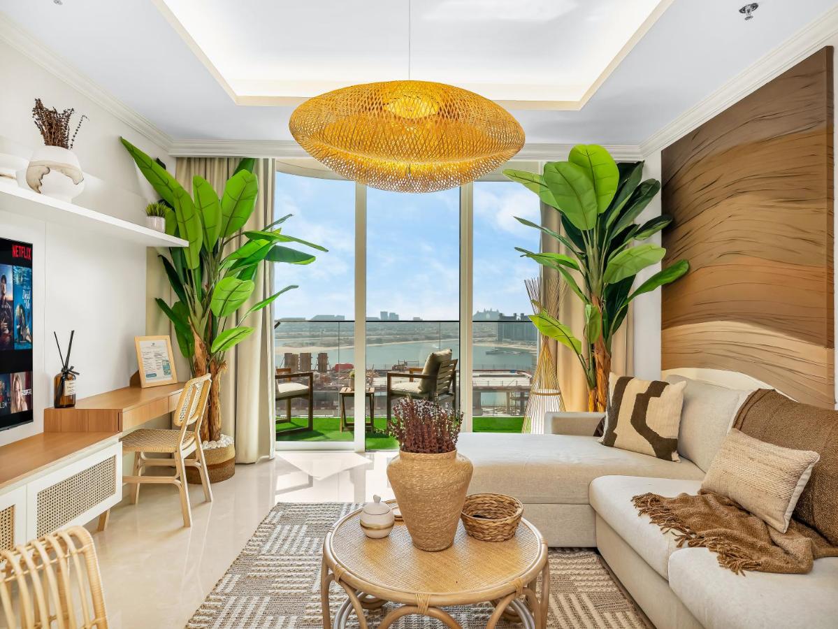 Chic 1 Bedroom with Palm Views in Palace Beach Residence