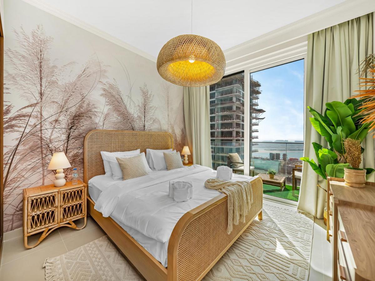 Chic 1 Bedroom with Palm Views in Palace Beach Residence - 2