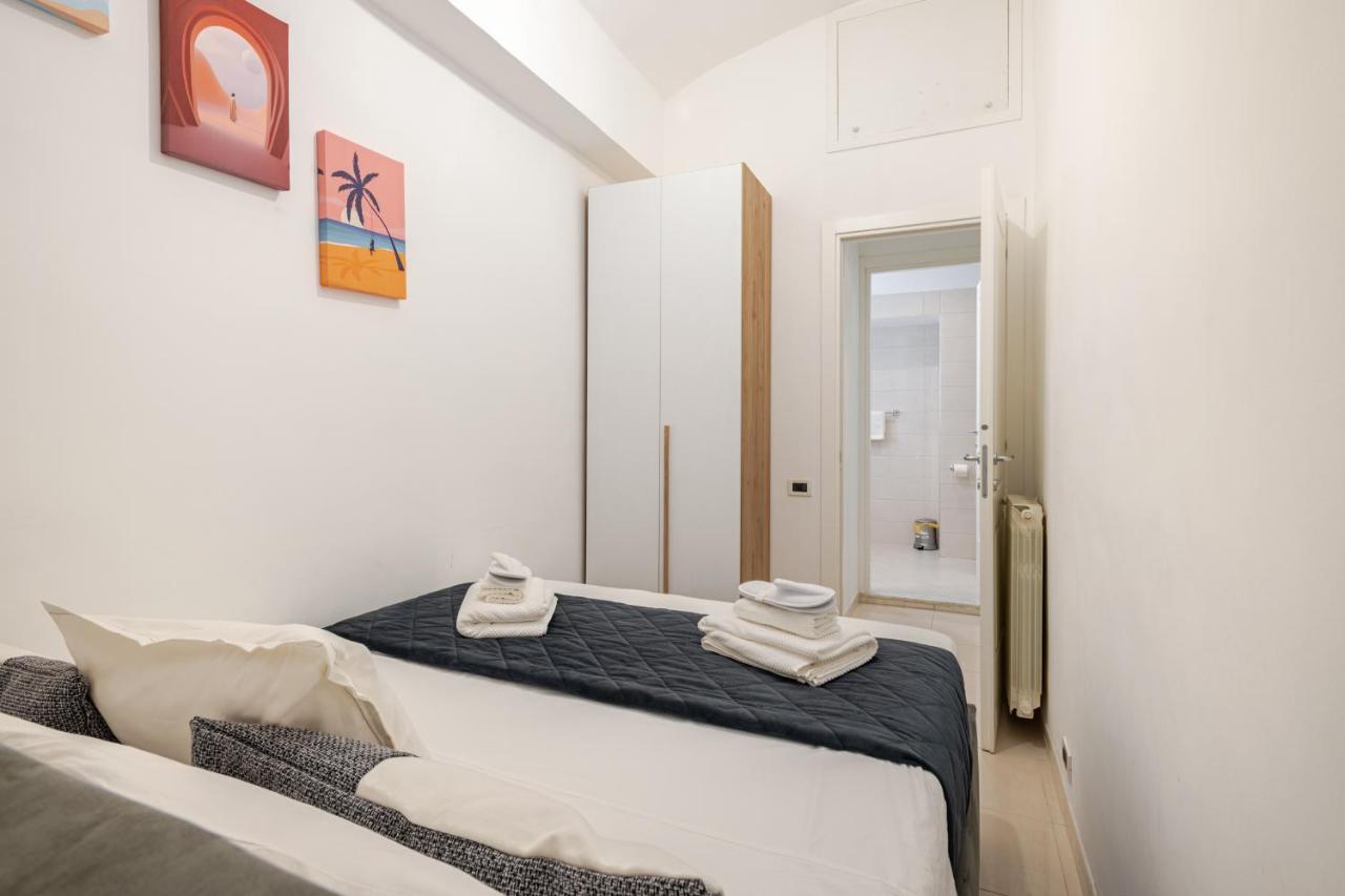 Aurelian Crown Central Rome - 3