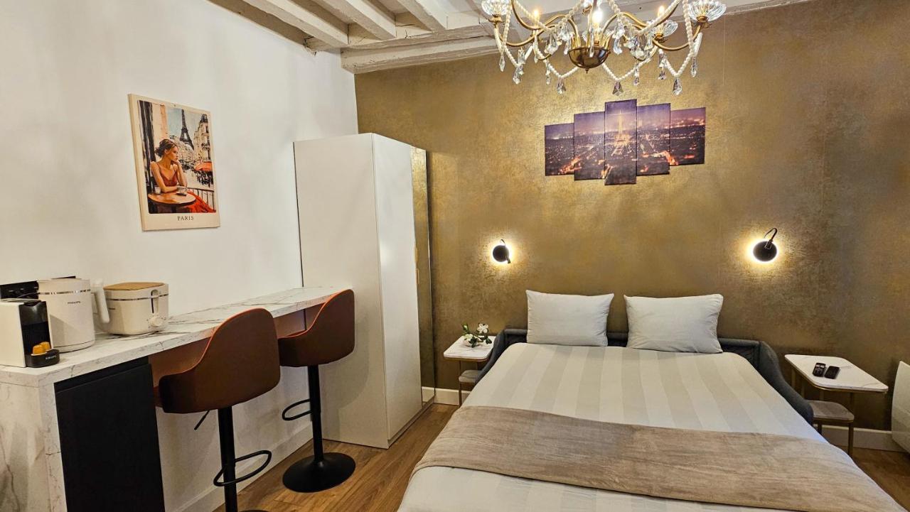 Paris Pantheon Arev Dans le quartier de Emily in Paris 75005 - 2