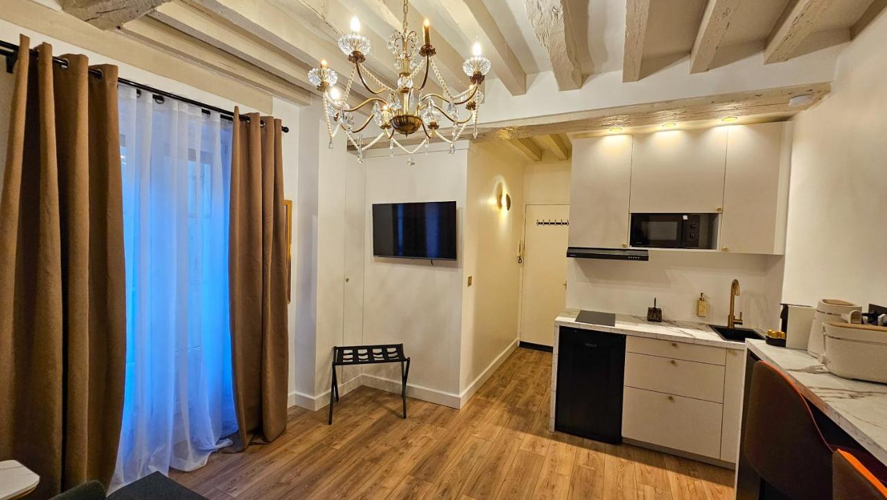 Paris Pantheon Arev Dans le quartier de Emily in Paris 75005 - 4