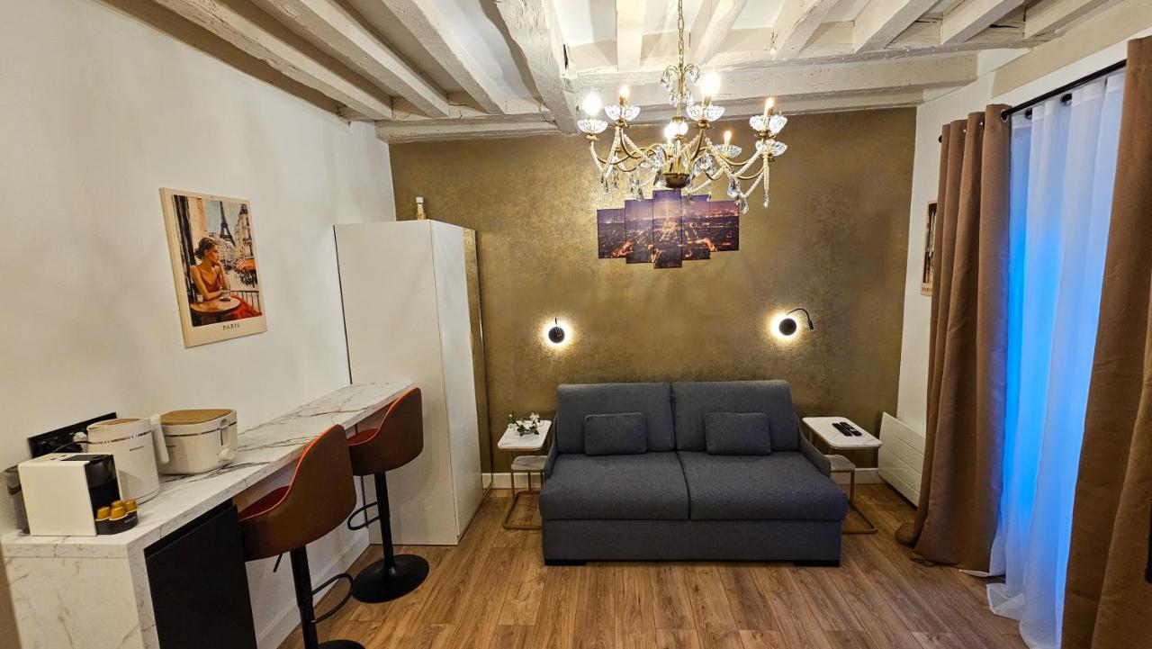 Paris Pantheon Arev Dans le quartier de Emily in Paris 75005