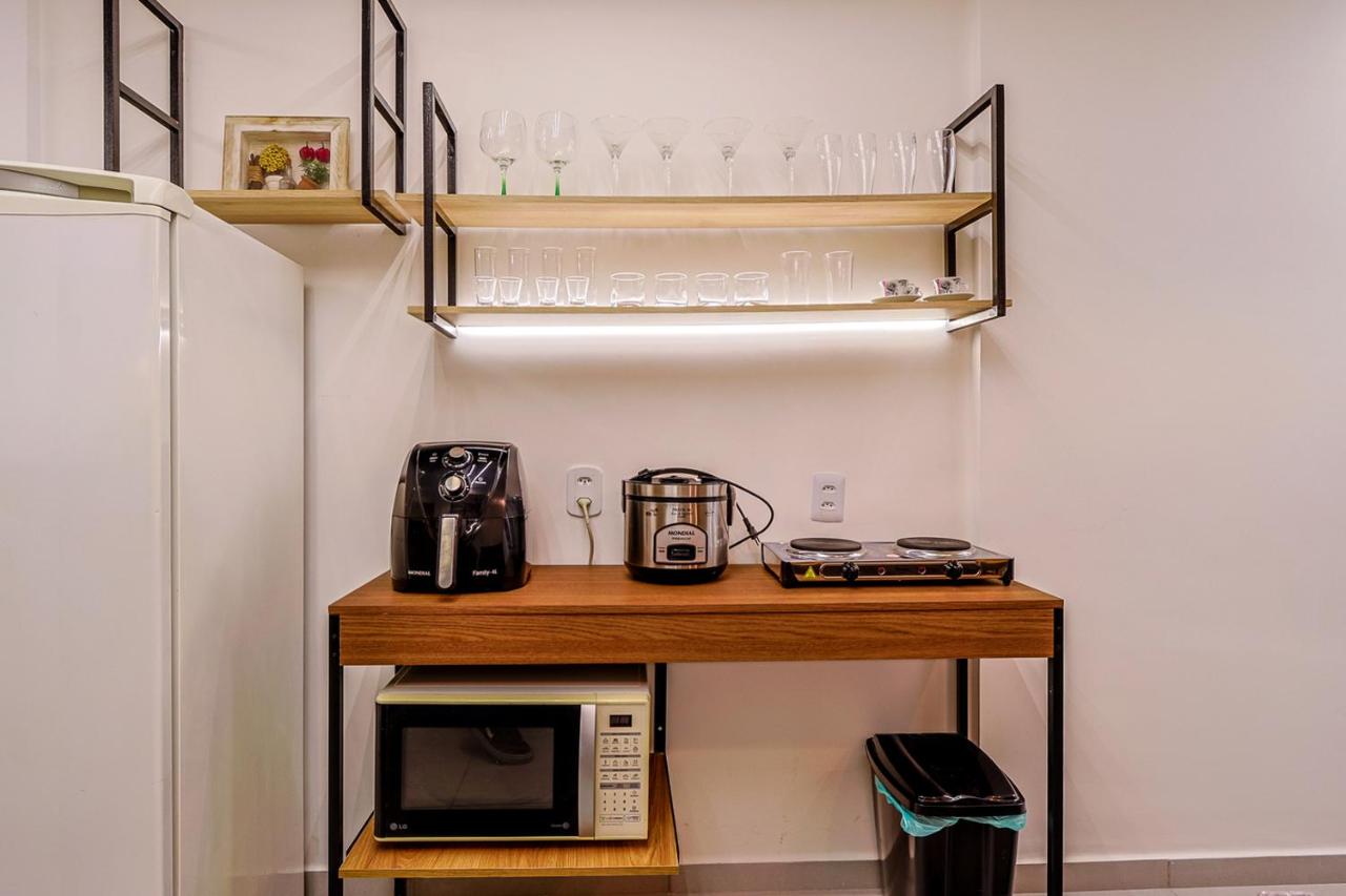 Studio completo c Wi-Fi e varanda no Centro - 4