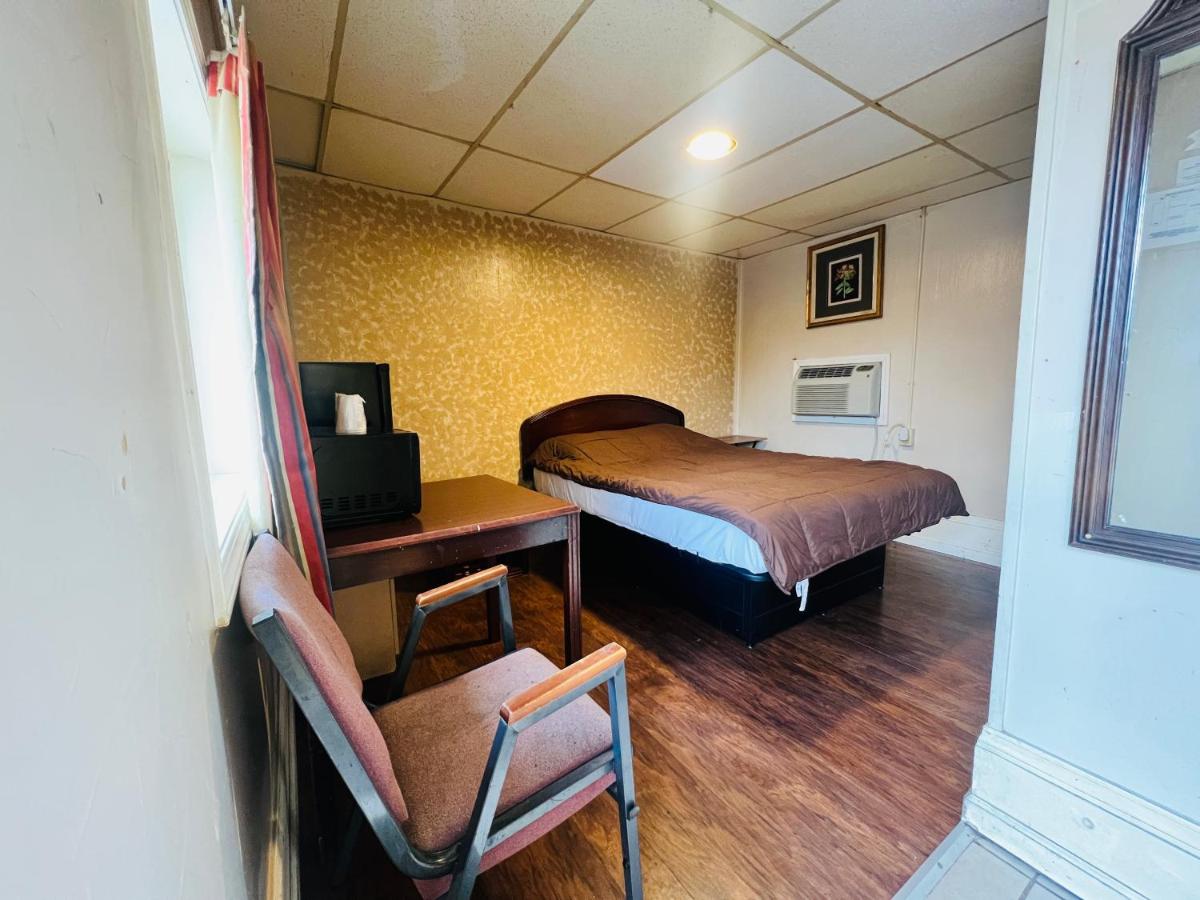 Crank's Motel — photo 24