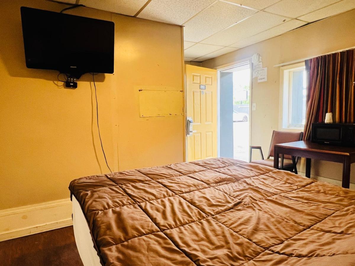 Crank's Motel — photo 20
