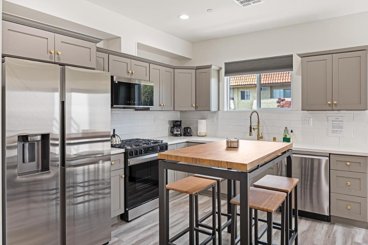 Contemporary Retreat Hollywood & DTLA - 4