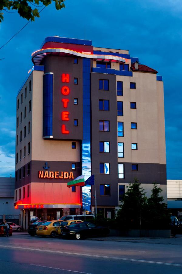 Фото Nadejda Hotel