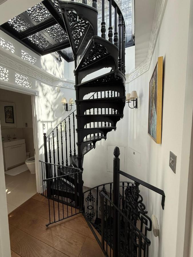 Huge Mews House With a Private Roof Terrace - 5