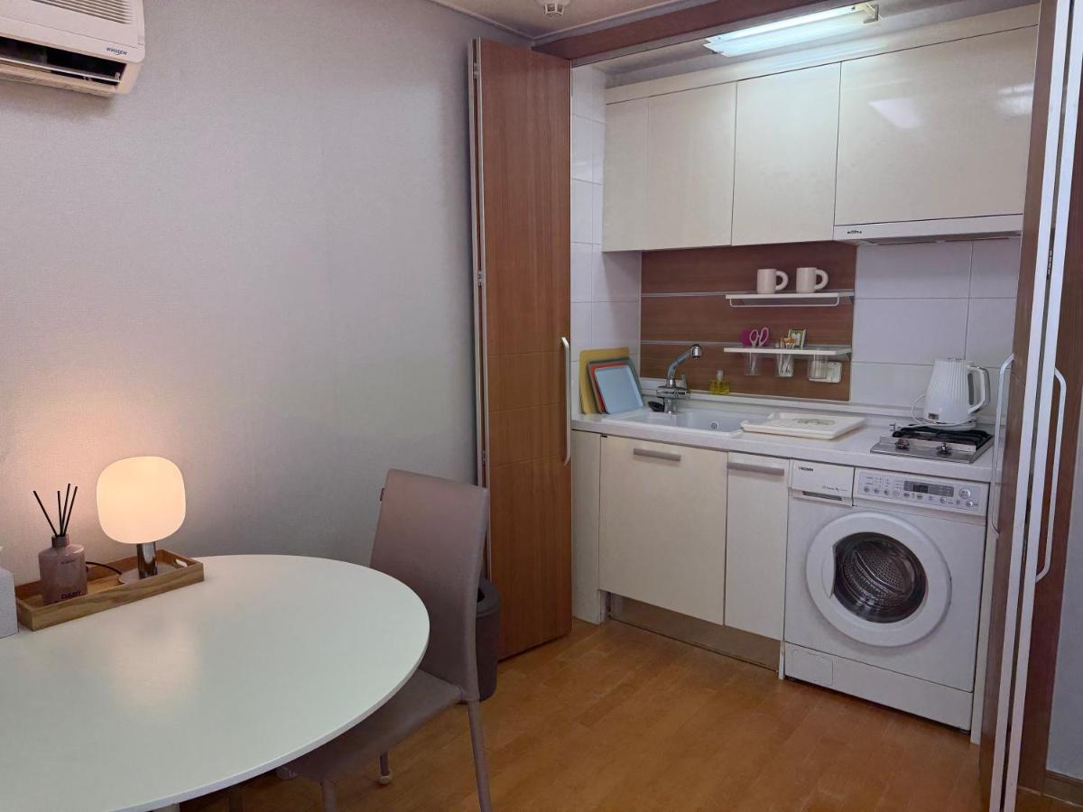 4-3025 #GangnamStation, 5mins #K-Pop #Yeoksam, 3mins #Neflix #K-food #Seoul - 4