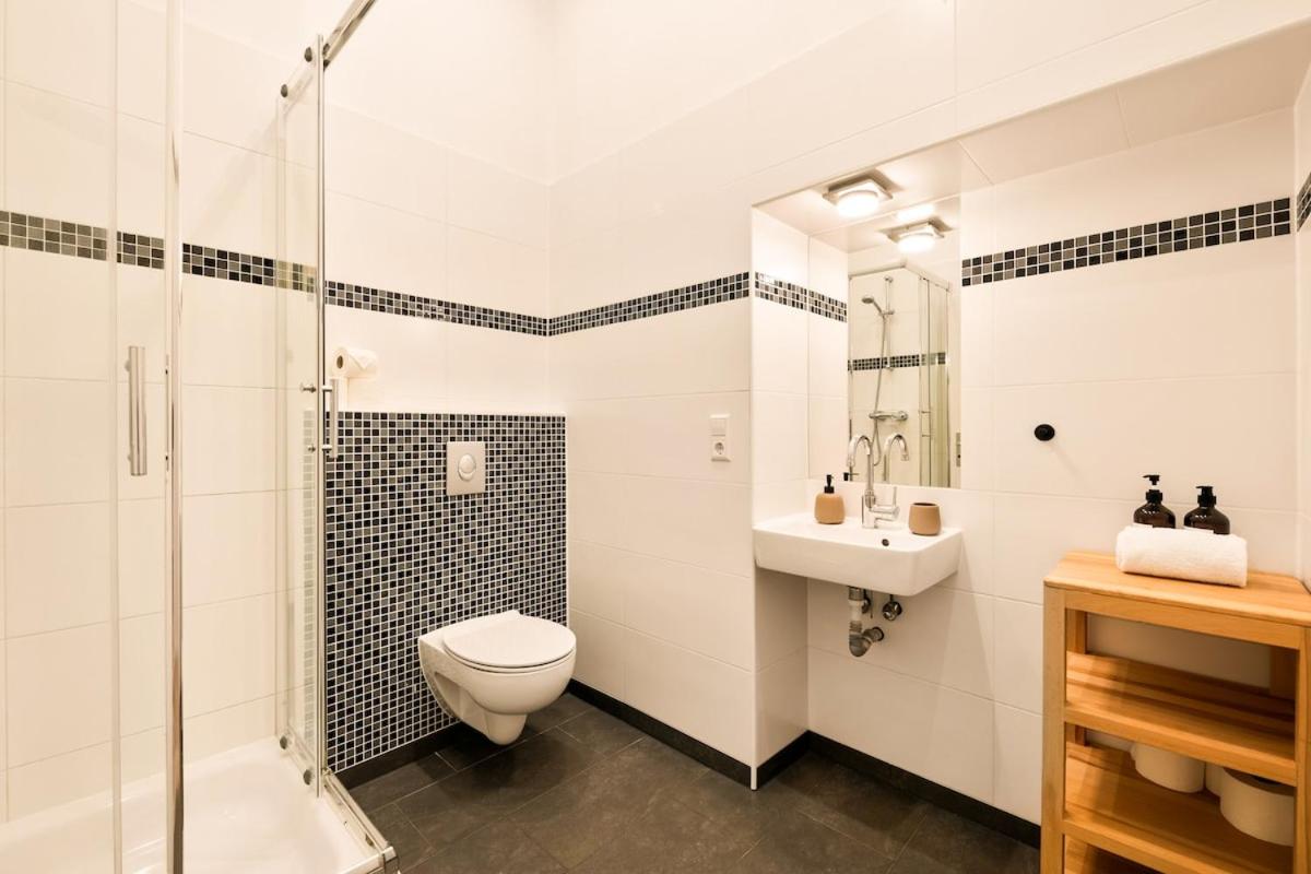 Spacious 2-Bedroom in the Heart of Friedrichshain - 3