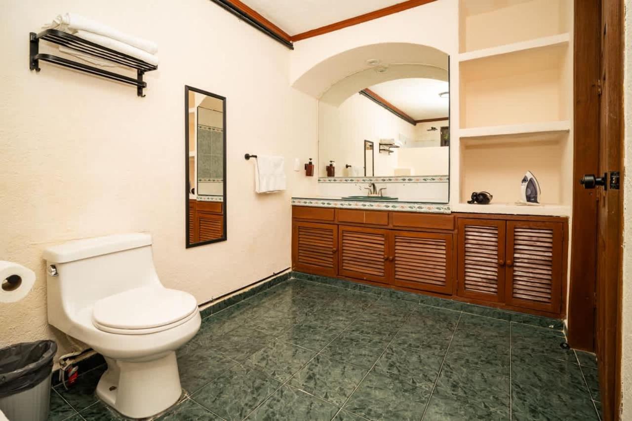 Private Entry Suite with Patio and ample bathroom - 4
