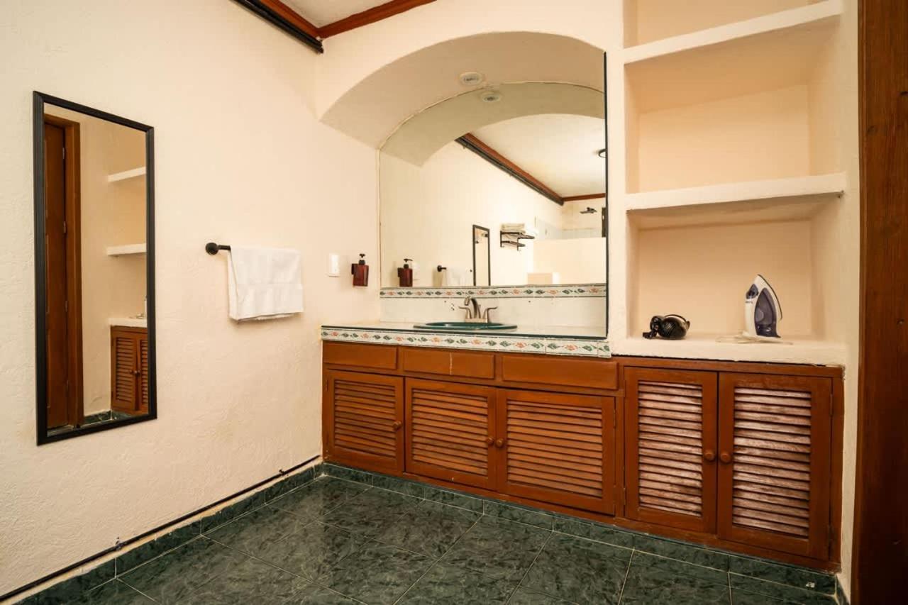 Private Entry Suite with Patio and ample bathroom - 5