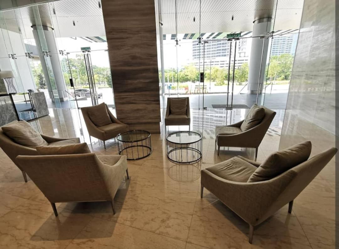 Almas Modern Warm Studio Puteri Harbour BySTAY - 2