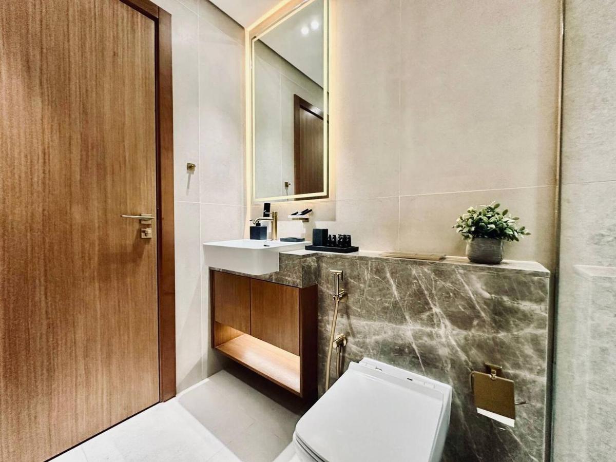 Artful Canal Escape With Jacuzzi And City Views! - 3