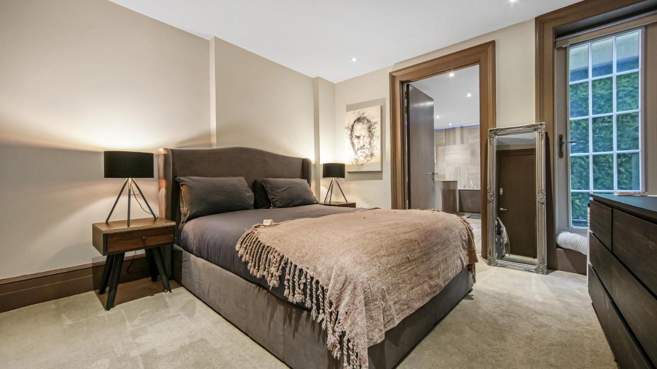 Luxury Interior Designed 3 Bedroom Apartment in Central London - 4