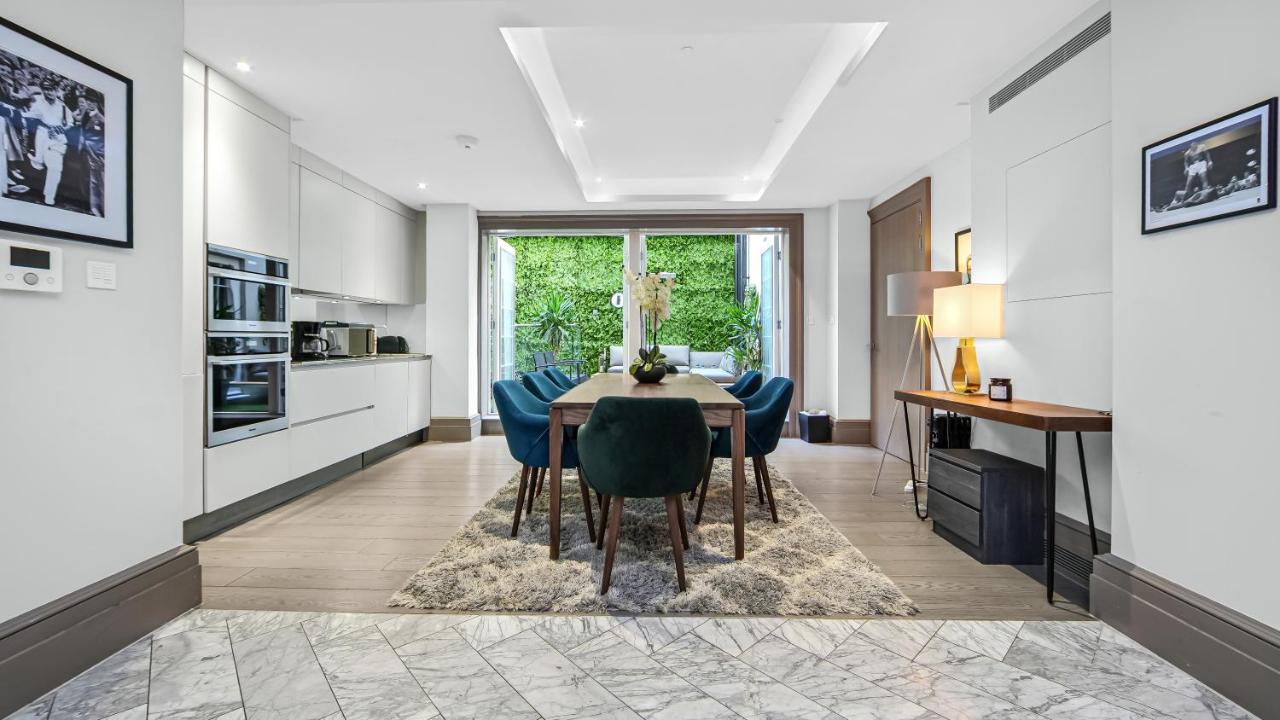 Luxury Interior Designed 3 Bedroom Apartment in Central London - 3