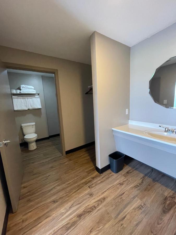 Four Seasons Inn — photo 20