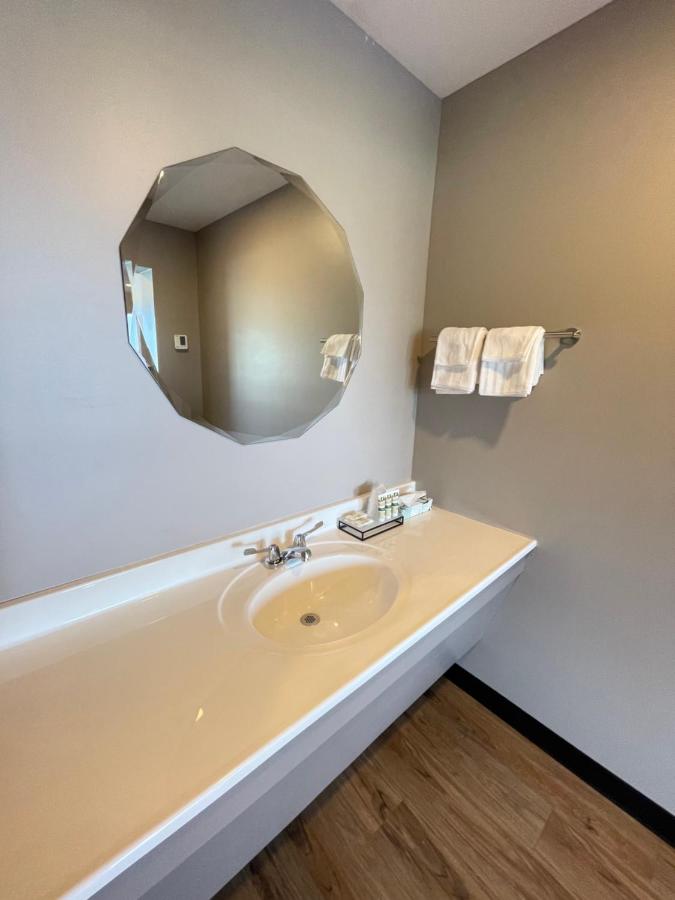 Four Seasons Inn — photo 8