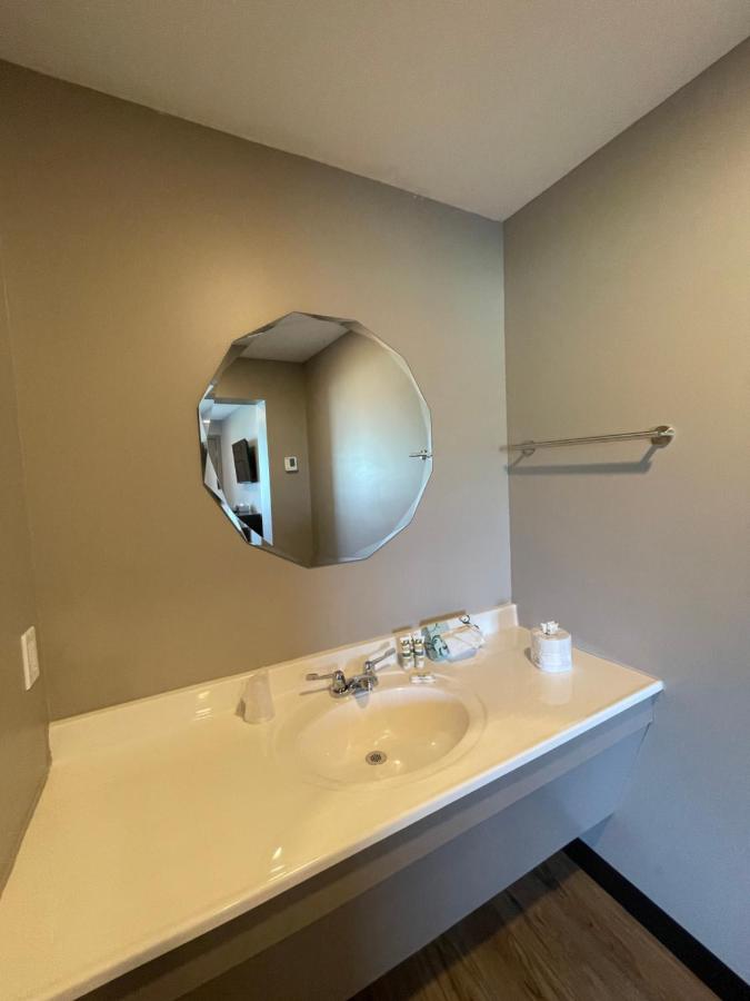 Four Seasons Inn — photo 12
