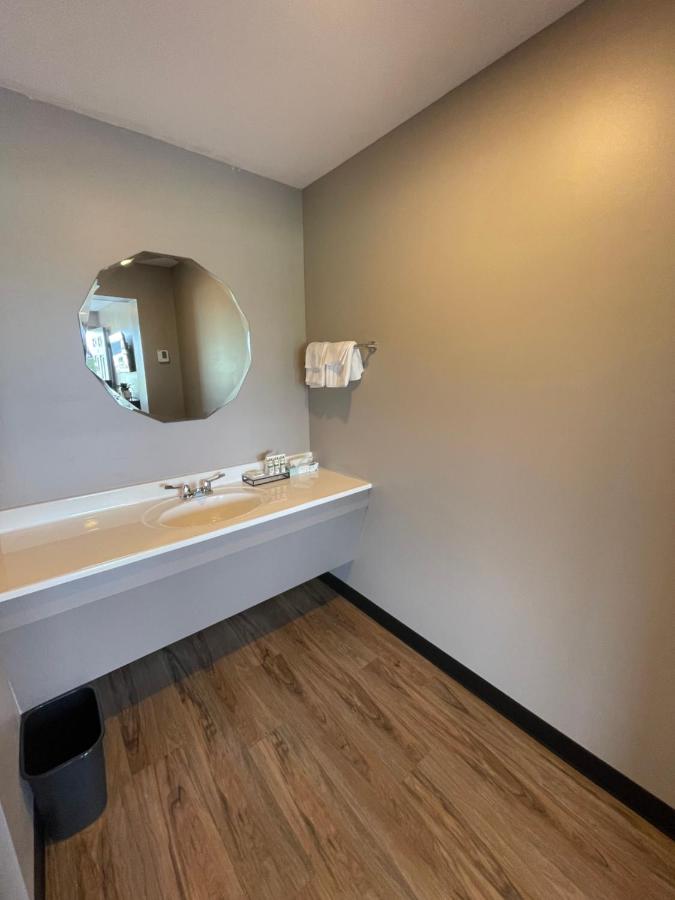 Four Seasons Inn — photo 11