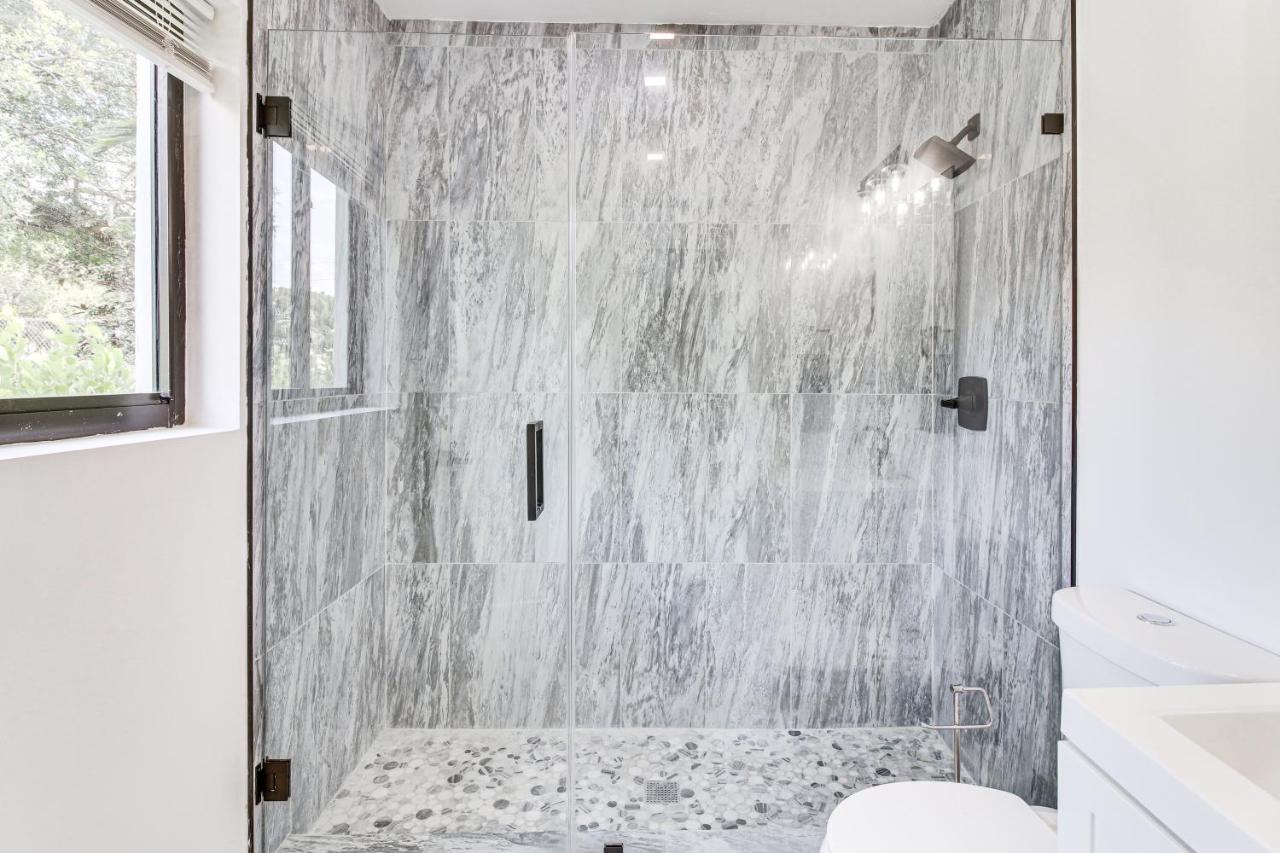 5 Mi to Beach Group Getaway with Yard in Miami - 3