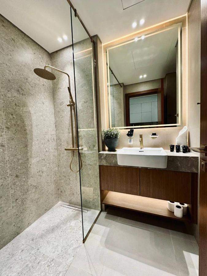 Luxe Studio Retreat Jacuzzi Parking, Pool & Gym - 3