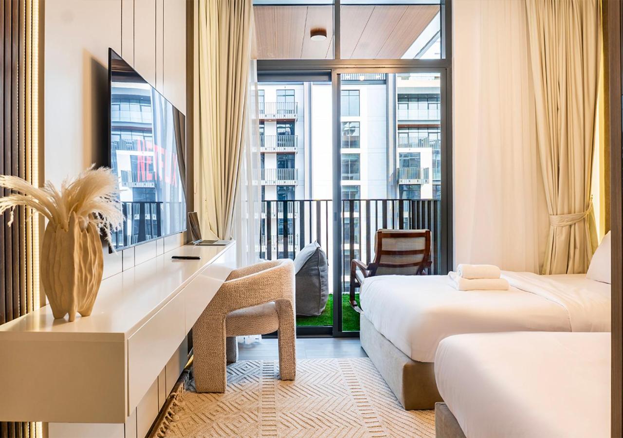 Royal Vista - Luxury 1BR Apartments at Kensington Waters - 2