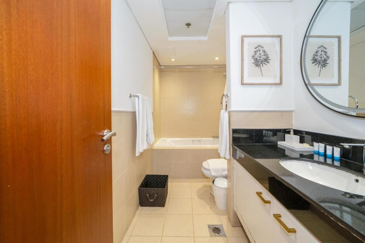 Stylish Studio Steps from Burj Khalifa Fountains - 3