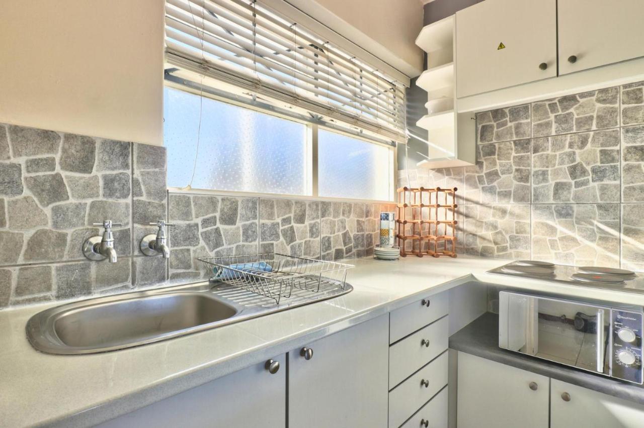 Cascades Sunny Studio with views - 2