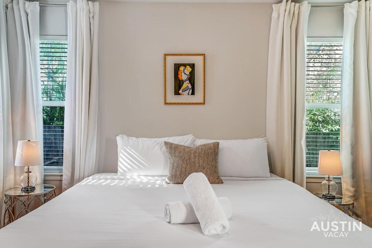 South Congress Living w Gorgeous Porch and Backyard - 2