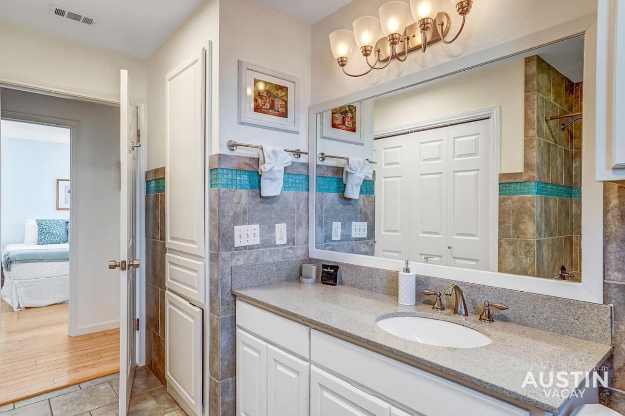 South Congress Living w Gorgeous Porch and Backyard - 3