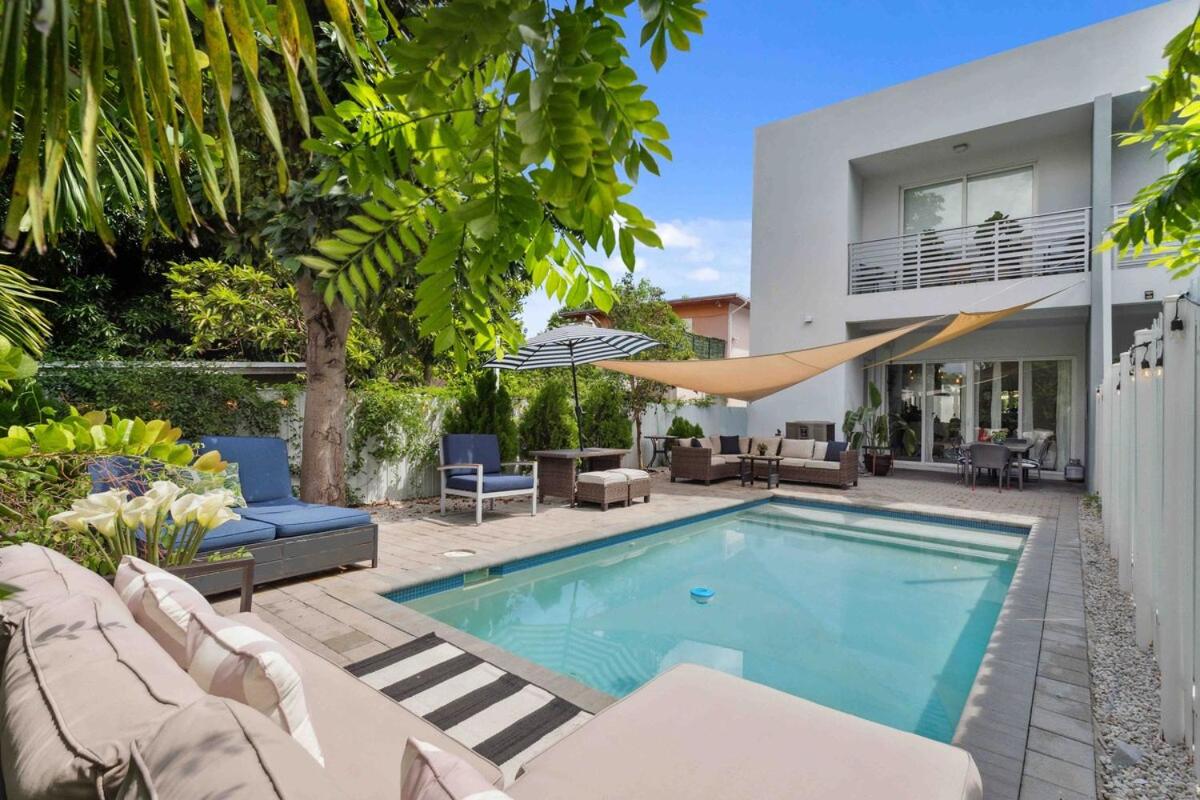 Modern Haven in Paradise w Heated Eco Pool 5B 4B - 4