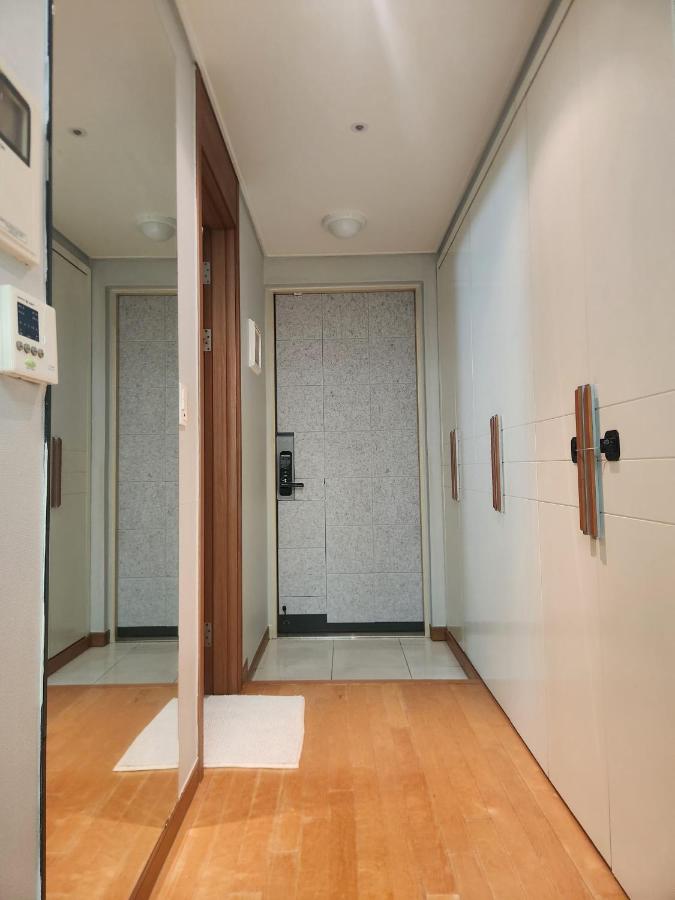 4-3025 #GangnamStation, 5mins #K-Pop #Yeoksam, 3mins #Neflix #K-food #Seoul - 3