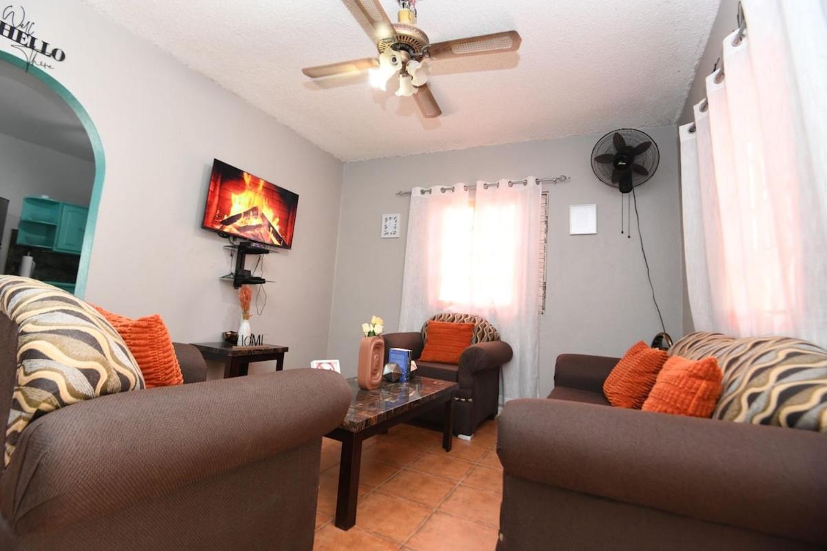 Spacious & Cozy 2 bedrooms Townhouse in gated community, excellent location in KGN8 - 5