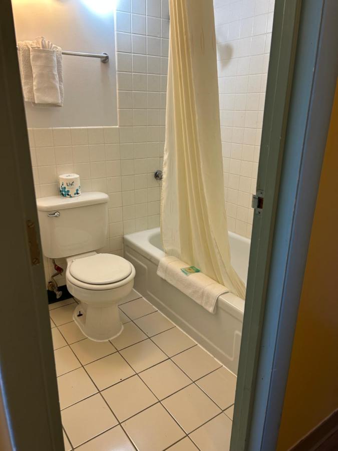 Budget Inn — photo 17