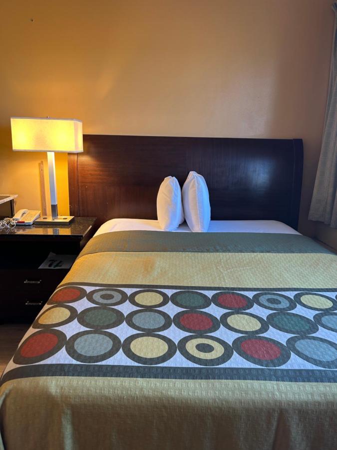 Budget Inn — photo 18
