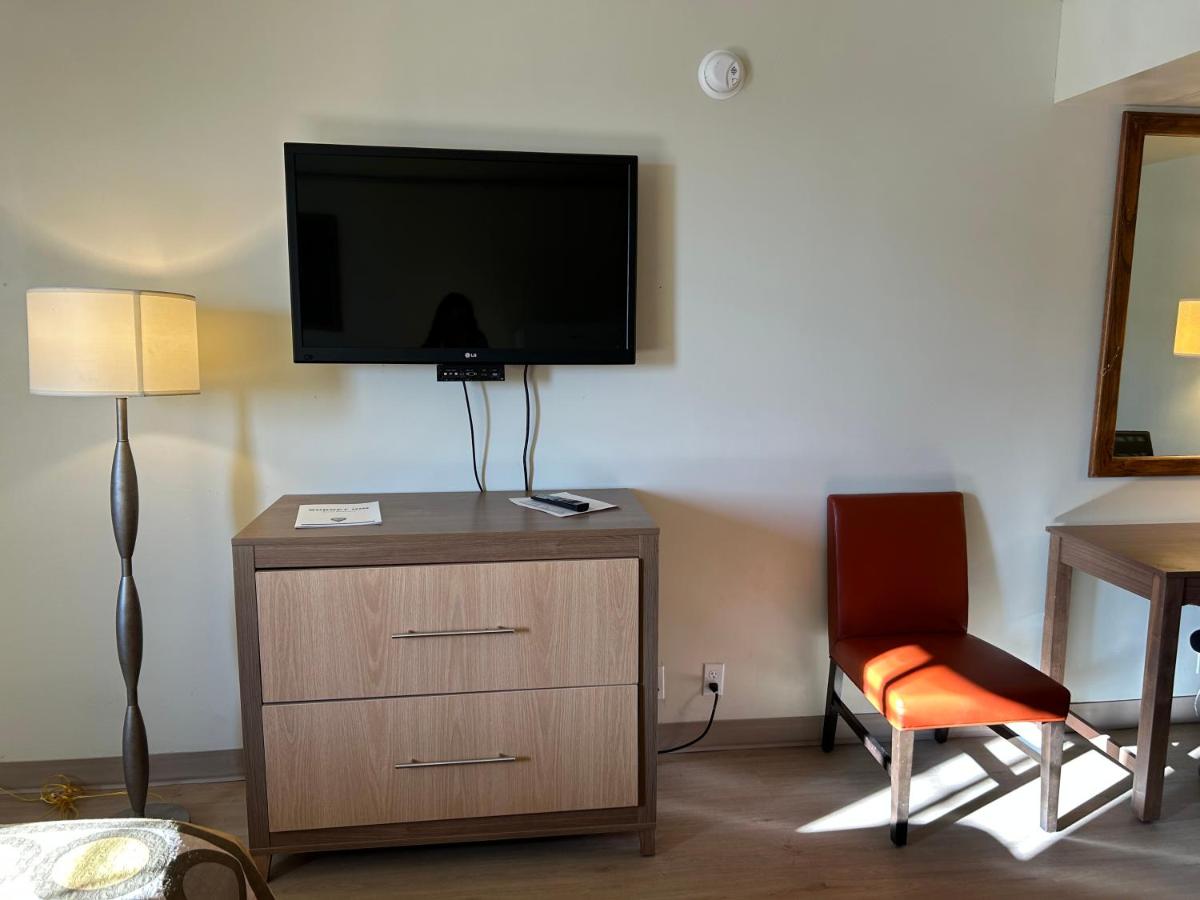 Budget Inn — photo 4