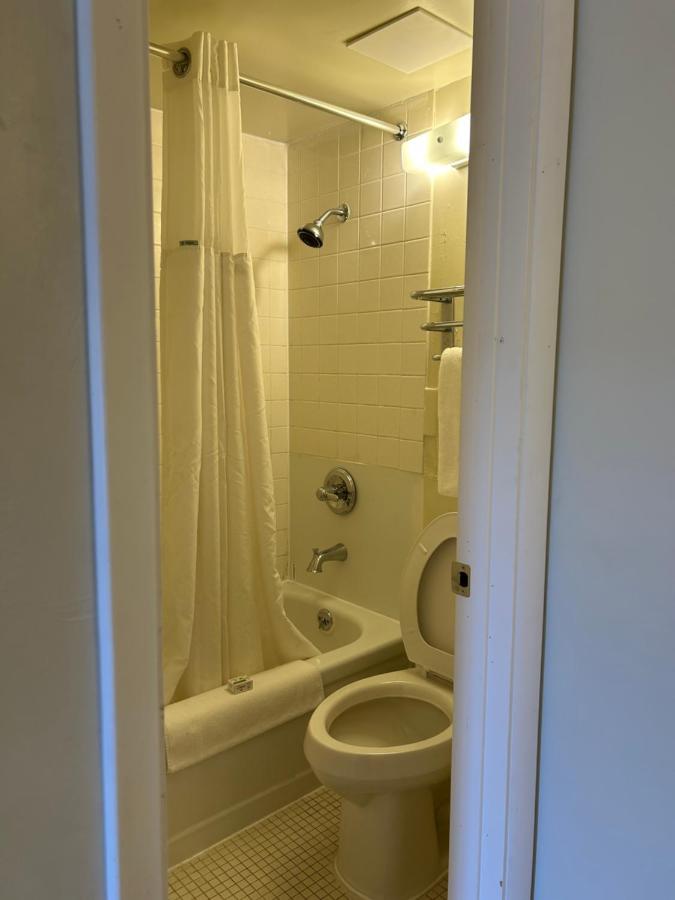 Budget Inn — photo 20