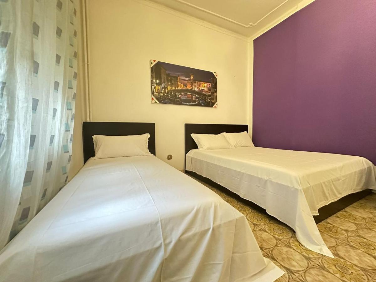 Venice Night 25 Via Milano - 2