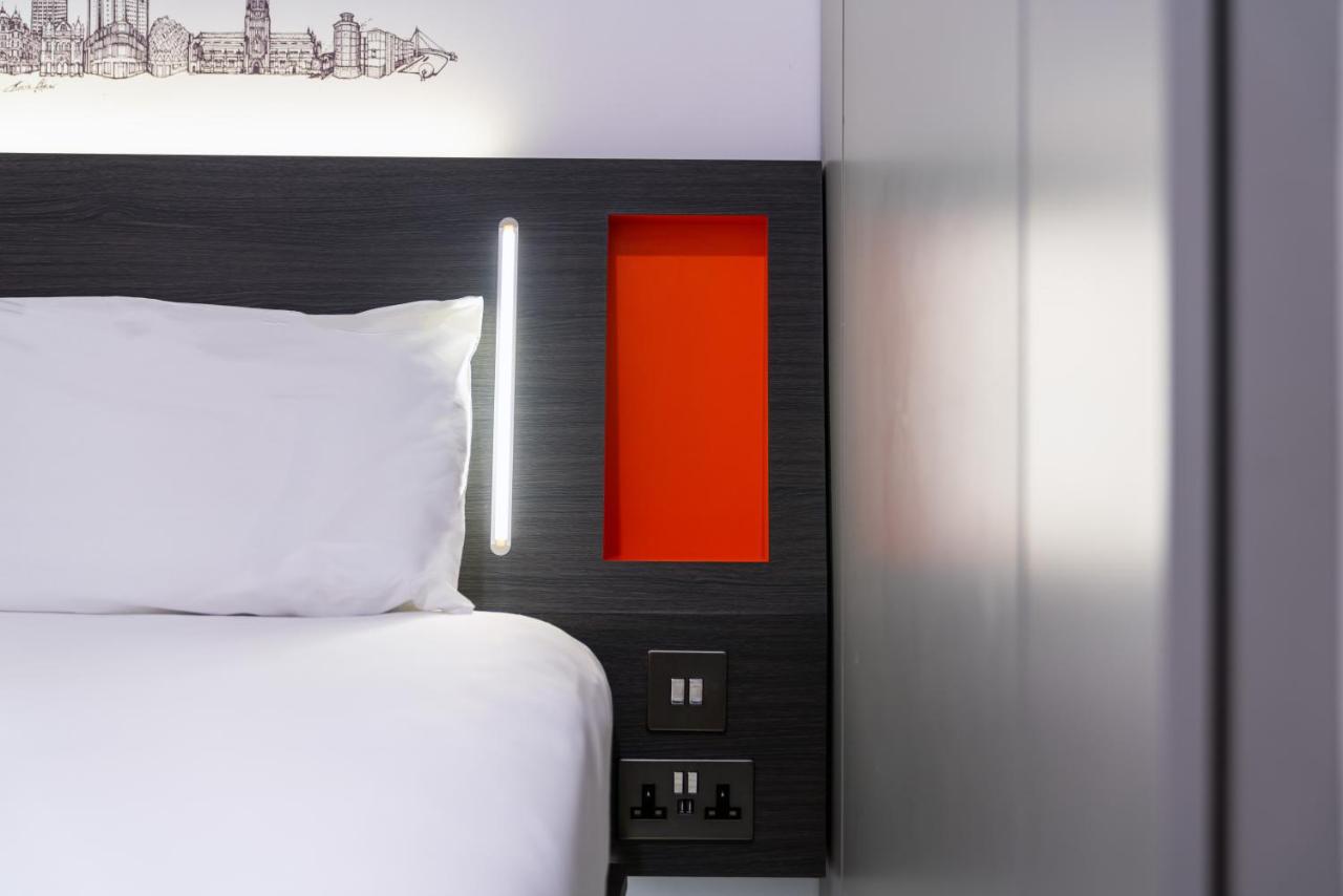 Twin Room with Window