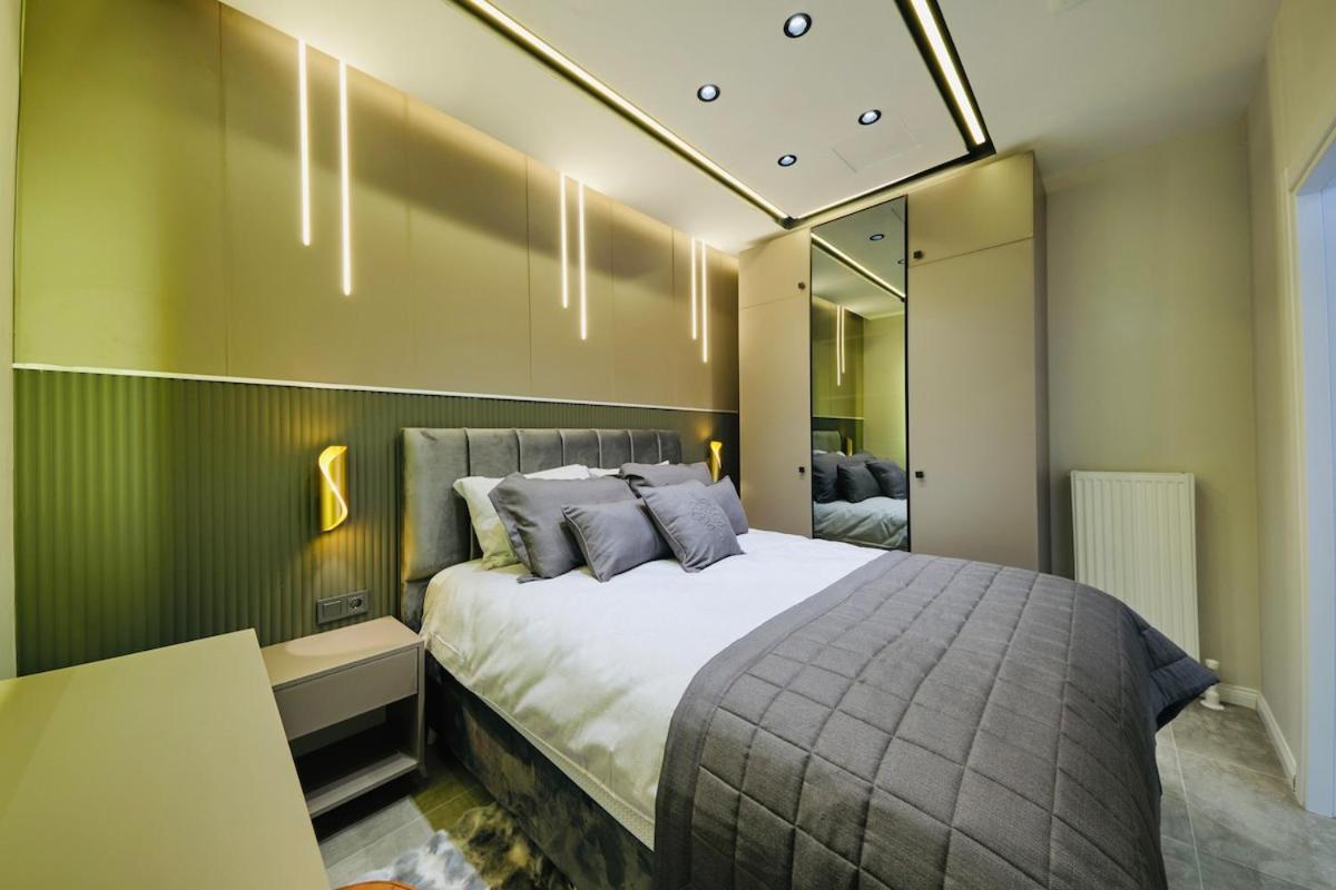 Taksim Square 1 plus 1 fully equipped air conditioned luxury apartment - 2