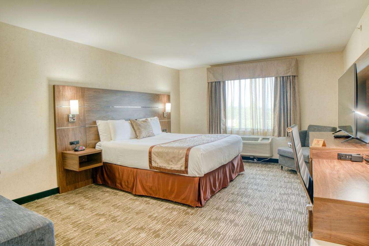 Evergreen Hotel & Suites — photo 21