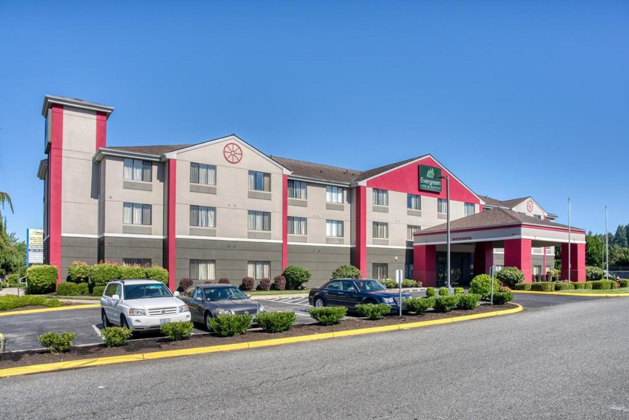 Evergreen Hotel & Suites — photo 9