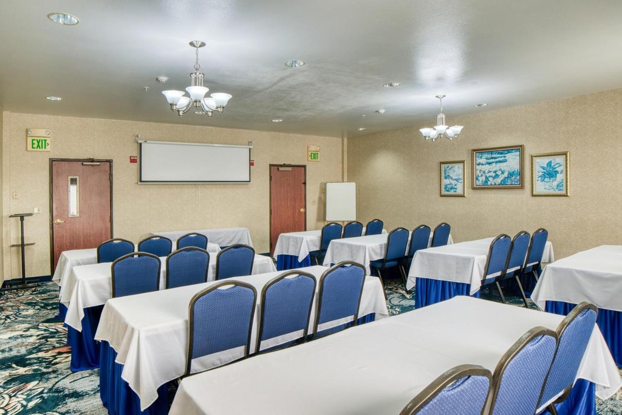 Evergreen Hotel & Suites — photo 14