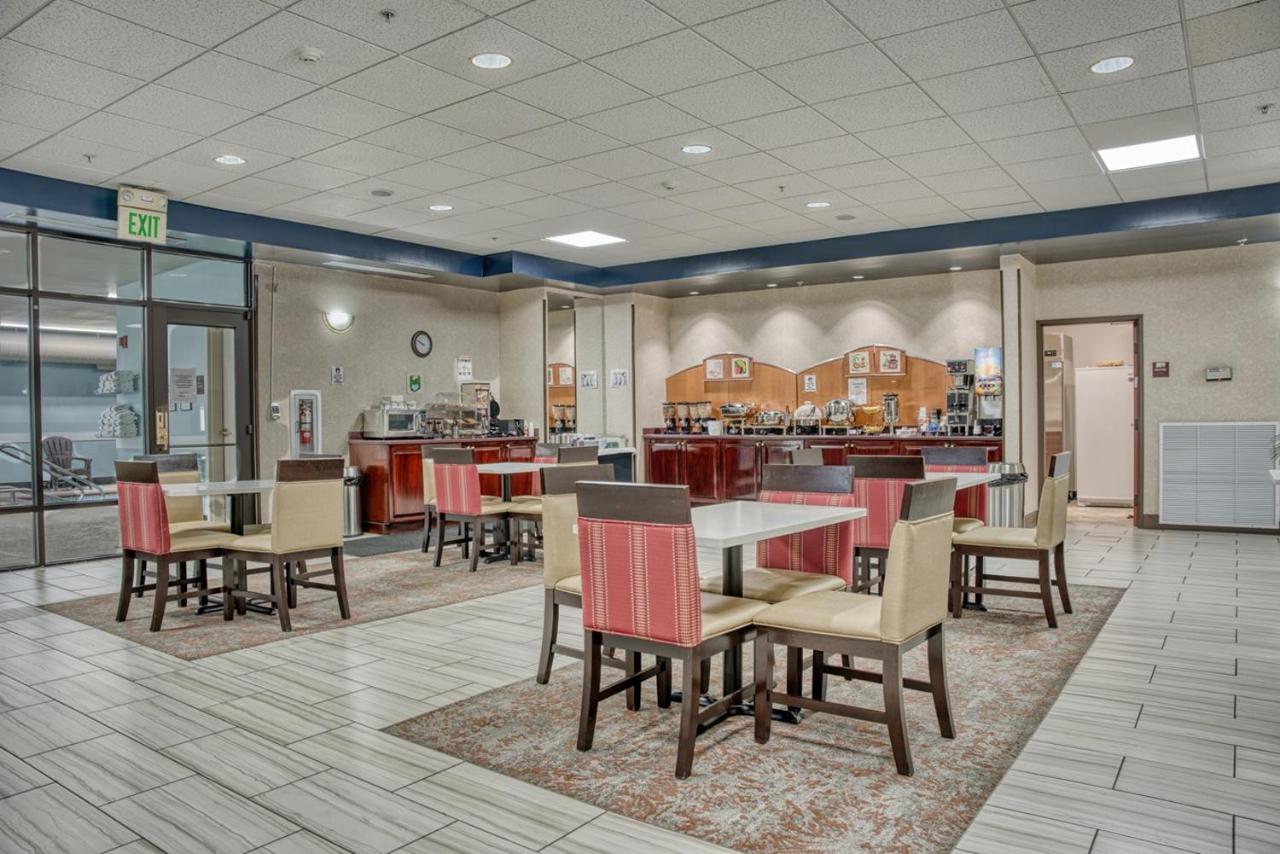 Evergreen Hotel & Suites — photo 5