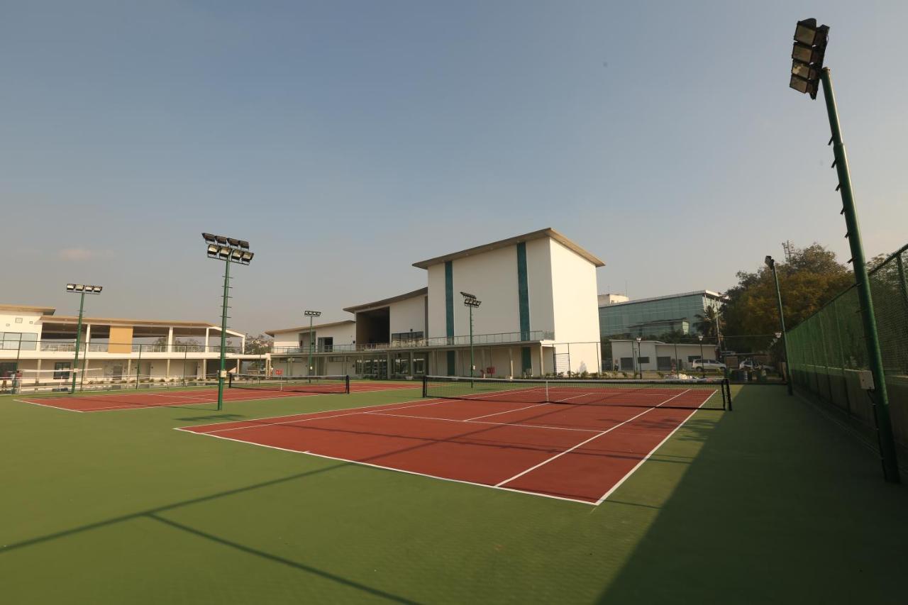 Tennis court: MWC club by Spree